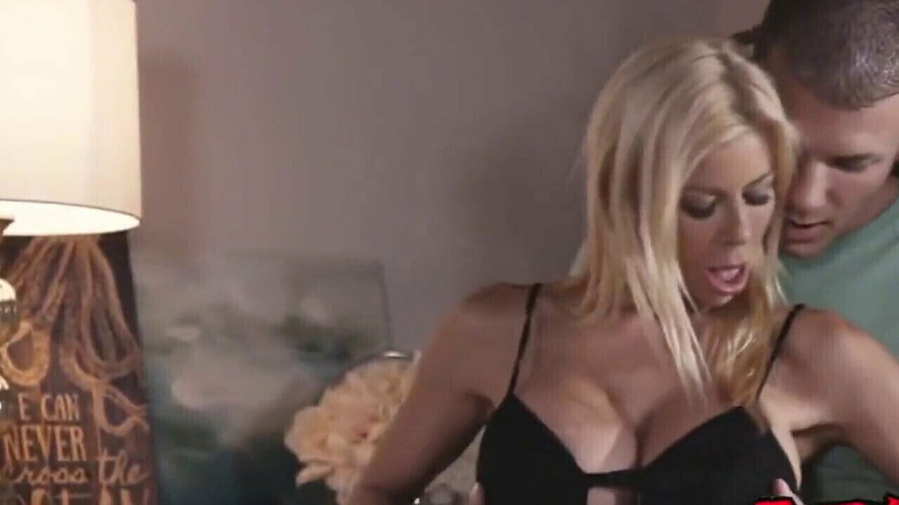 compilation smoking cougar alexis fawx gagging