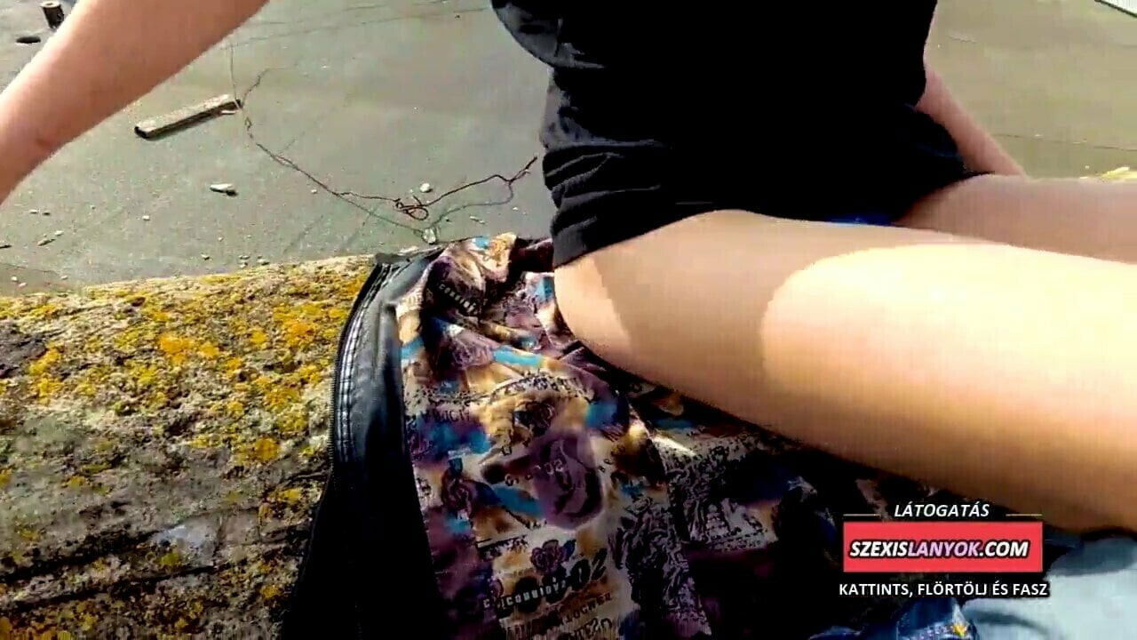 KULTERI NYILVANOS SZEX TETON