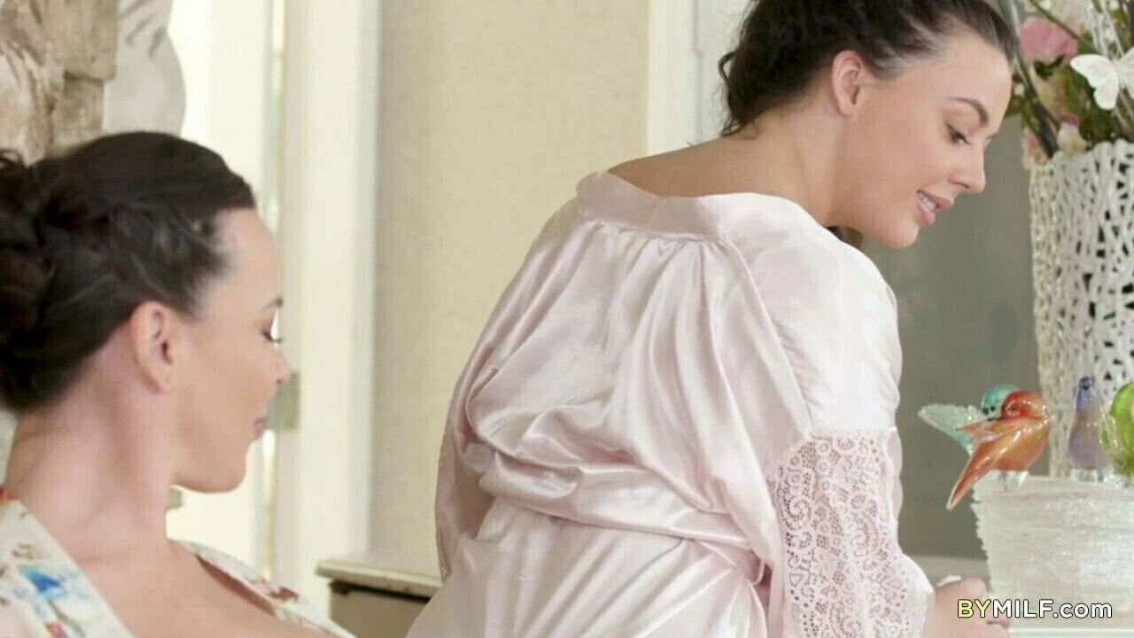 Special Threesome Nuru Massage