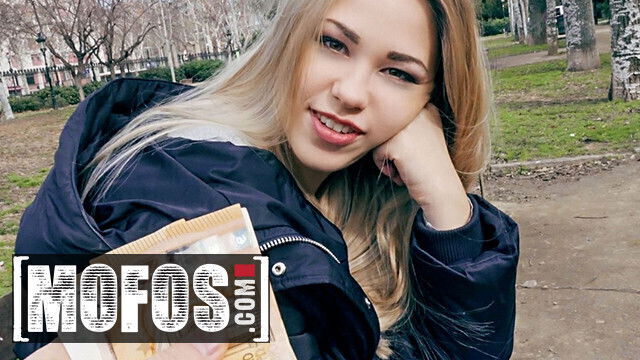 Selvaggia Accepts Fast Cash Fill Tight Russian Pussy