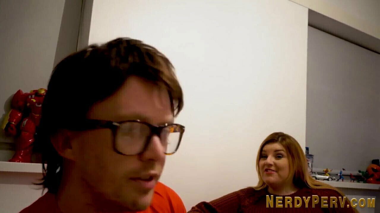 Yorkshire geek gets sucked euro brunette