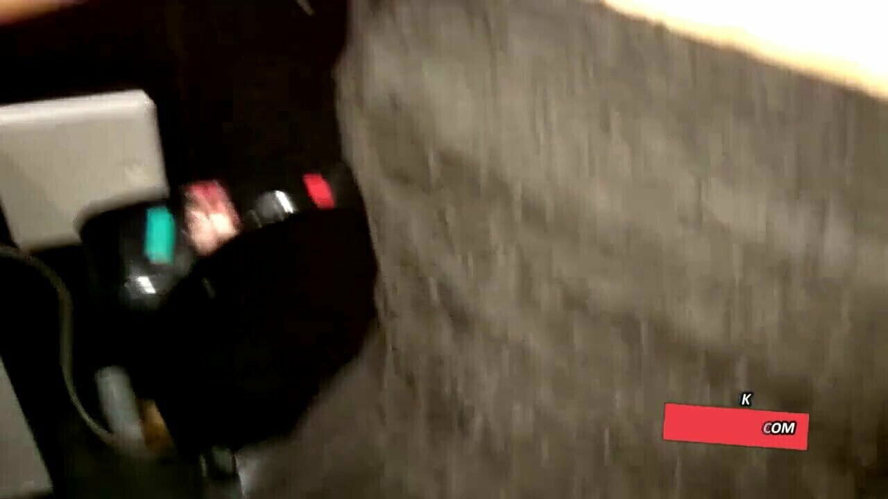 KNULLADE PISSANDE TJEJ TOALETTEN FEST