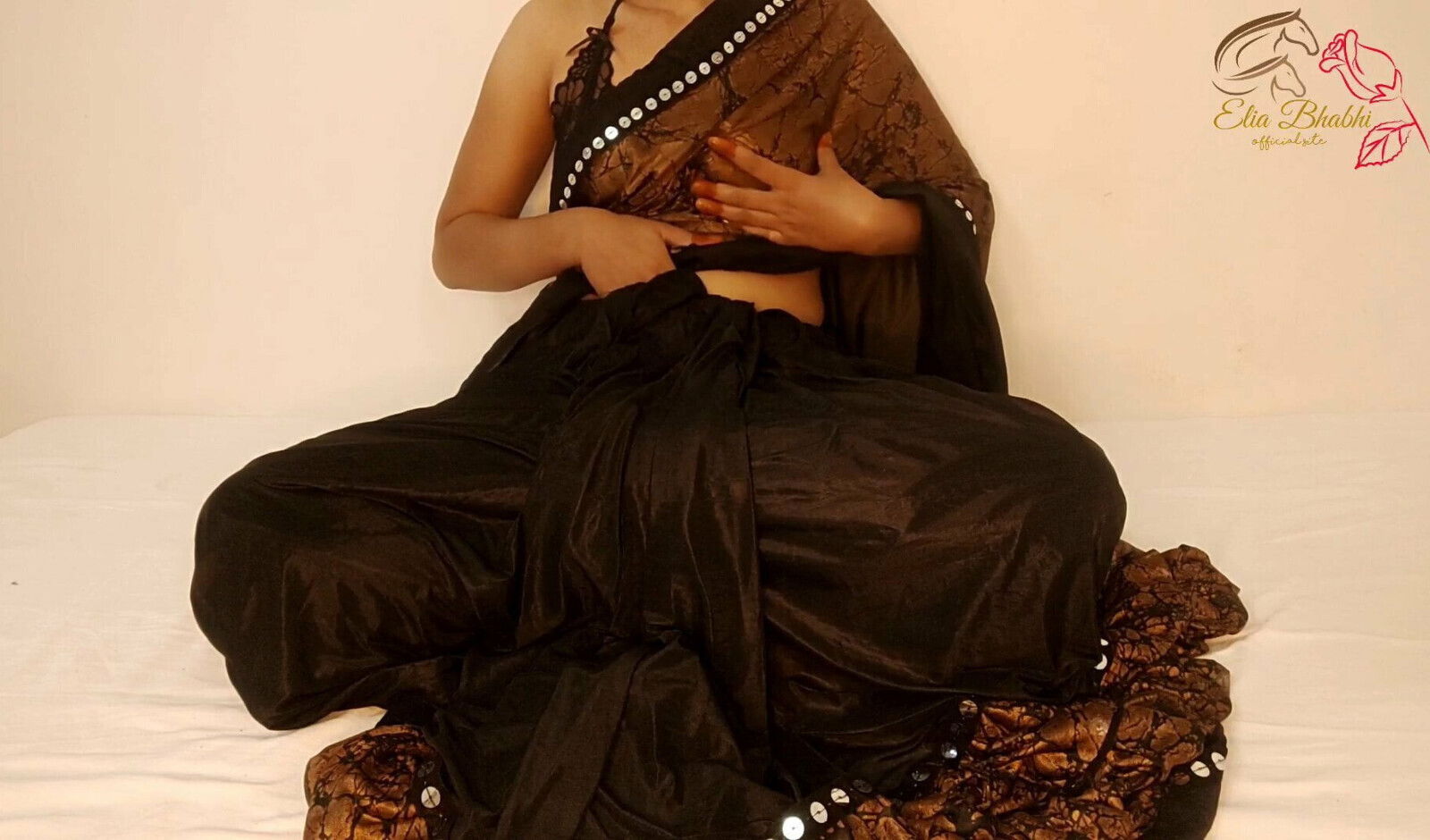 Solo Performance Your Favorite Bhabhi Fans (Full