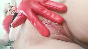 Selfie Phone Teasing MILF Grander