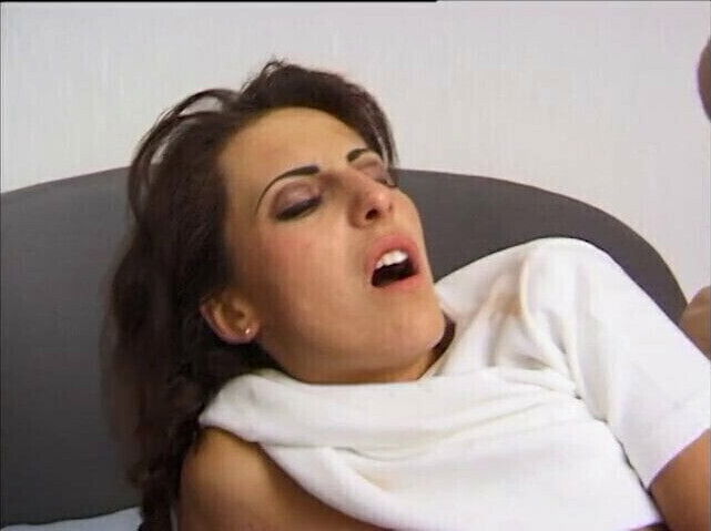 Ehehure geht fremd, fickt deine Frau einem fremden