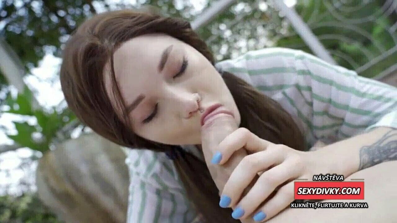 FUCKED NEVLASTNI SESTRA STRESE PROSIM, ZUSTANTE DOMA