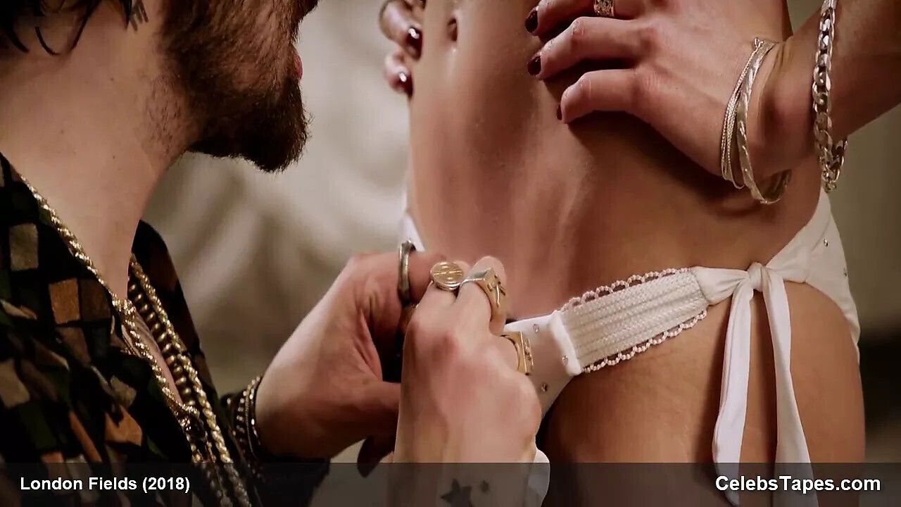 Amber Heard sexy celebrity video showing