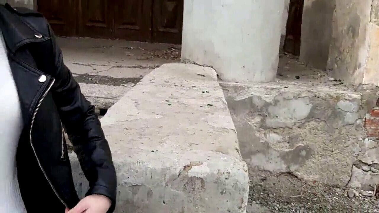 CARINA RAGAZZA POMPINO SCOPA SOLDI