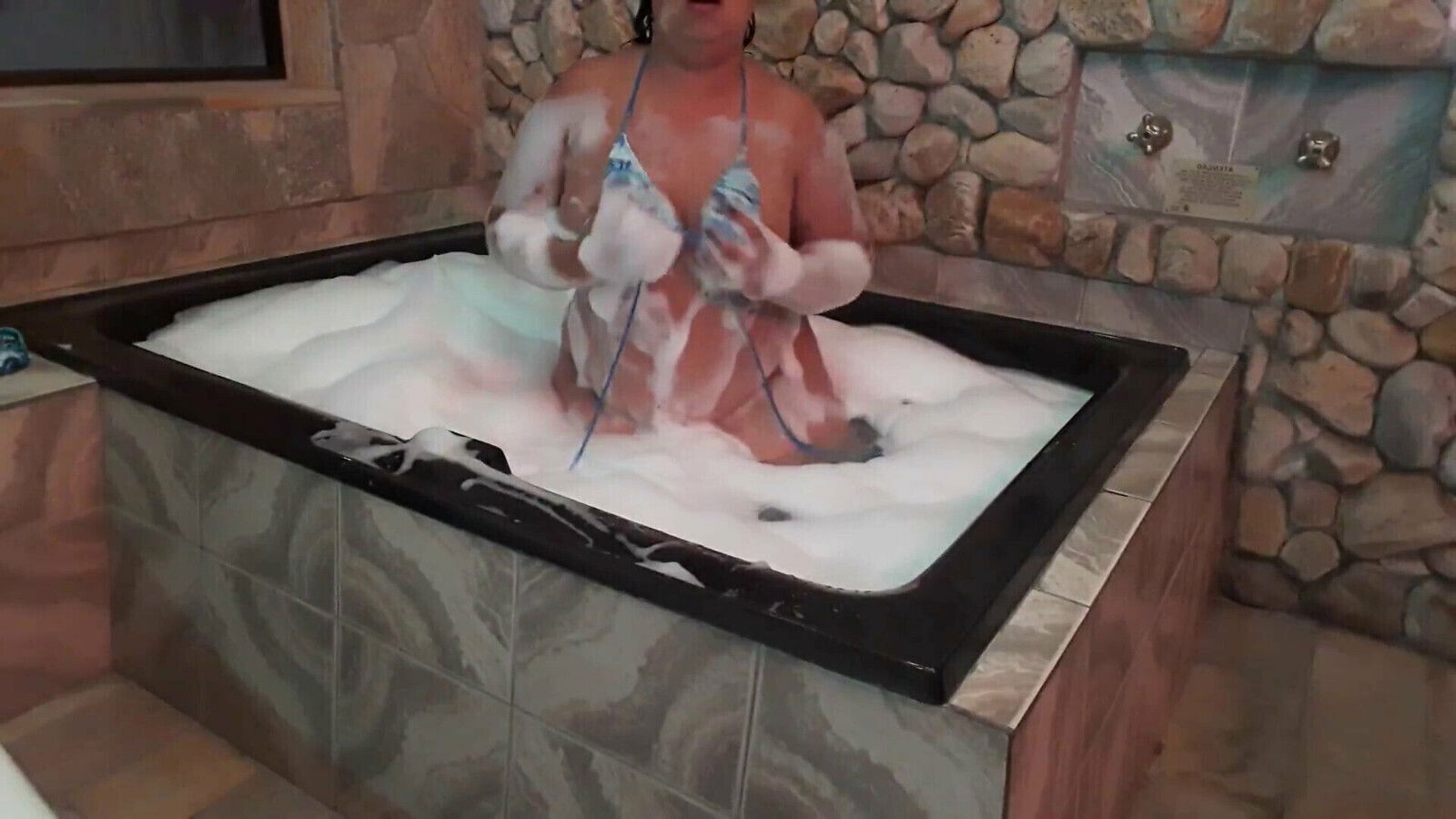 View motel's whirlpool