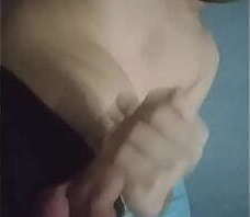 Novinho puto rasga sua roupa