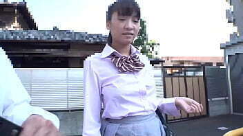 &lt_猥褻サスペンス劇場&gt_真夏の教習車！汗ばむ女子校生の躰に魅了された自動車教官が合格ハンコ確約で淫行仮免教習！！