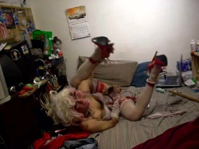 0483-Love to Cum in Nylons and Red 6 inch Heels