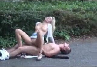 Couple have park (OH4P)