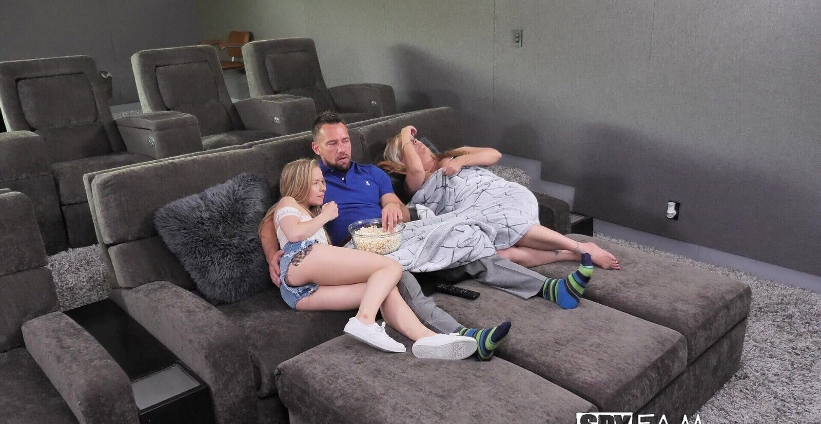 Sluttish blonde Ford gets licked dicked home theater