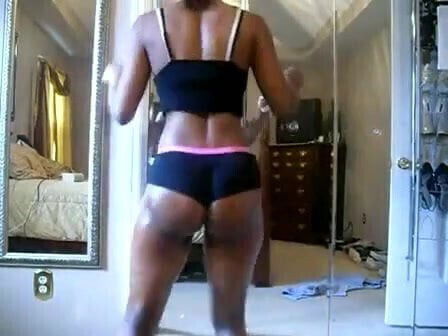 HotLil'Mama's Ass Clappage Cam