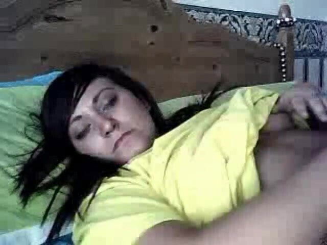 cute Danni reveals boobs webcam