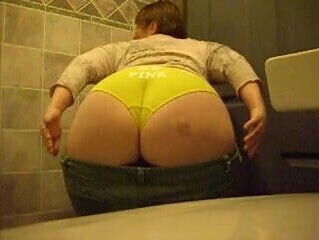 Irish Pawg M.J. Gets Yellow