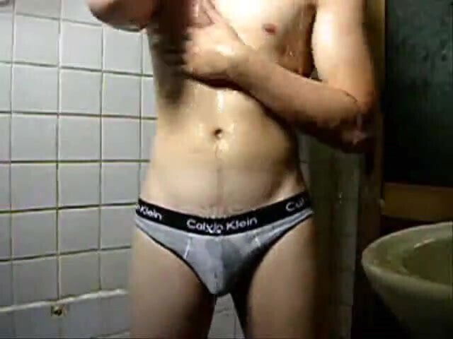 azeri banyoda cekiyor