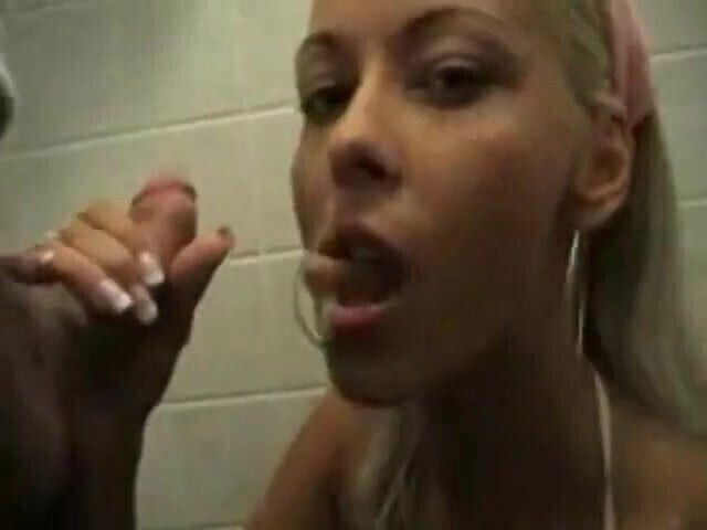 MyVidsRocK4LiFe's Smokin In The Boys Room