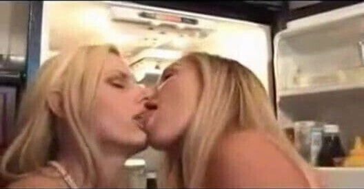 mature and young lesbian tongue play and sucking