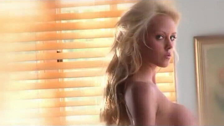 Sexy blondes Lindsey Marie