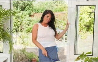 MATURE LADIES AND MILFS SLIDESHOW 1