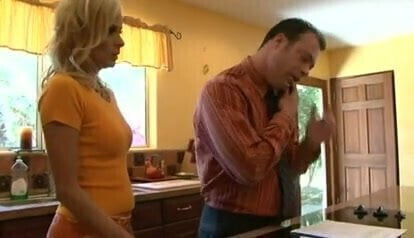 Perfect cougar Payton Leigh gets fucked kitchen