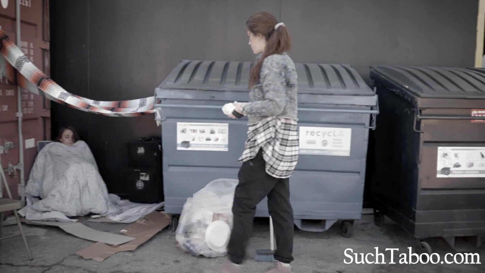 Going Lesbian Attract Wealthy Lesbian MILF Derza