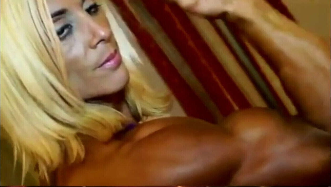 Pretty Blond Muscles