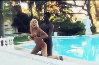 Pleasant poolside with yummy