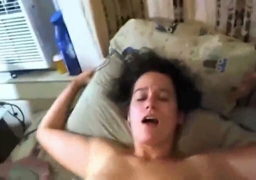 Sexy mature amateur wife with hairy pussy enjoys neighbor