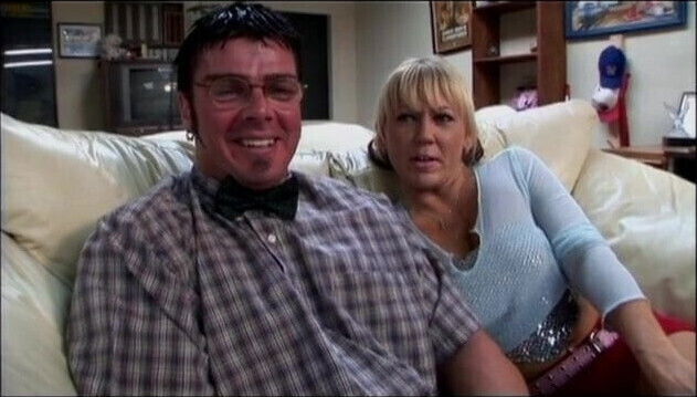 Fat couple burn some claories humping