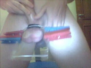 crushing own balls (esmagando as bolas)