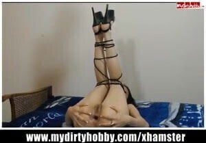 Gefesselte Bitch Arschloch tief gefickt