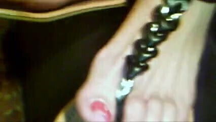 Meka's Whit Ghetto Feet toes