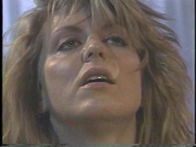 Classic blonde porn queen with great natural body sucks and fucks in bed