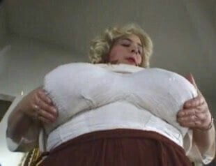 chubby woman with big tits in solo