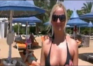 public cum walk beach