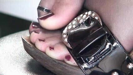 MILF PNTYHOSE HEELS FETISH (WHEELSEX)