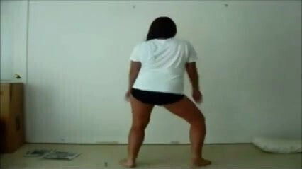 latina girl bounce that booty