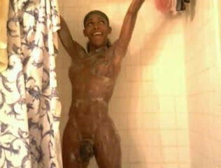 Queen Dingaling showering