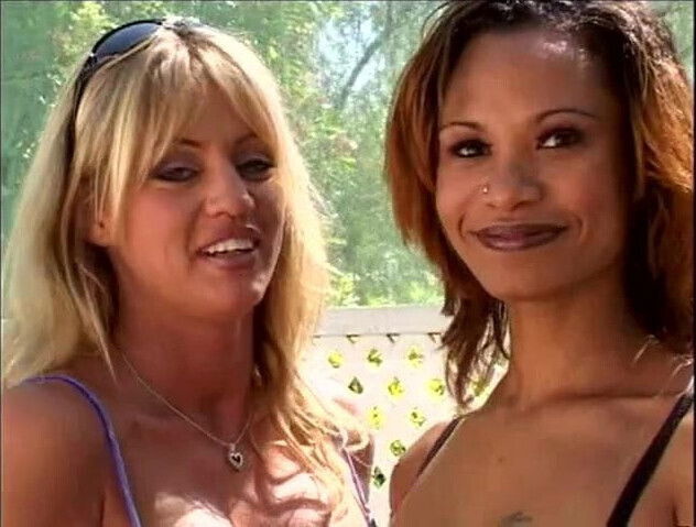 Horny blonde takes stabs lusty Latina's brown cunt with dildo backyard