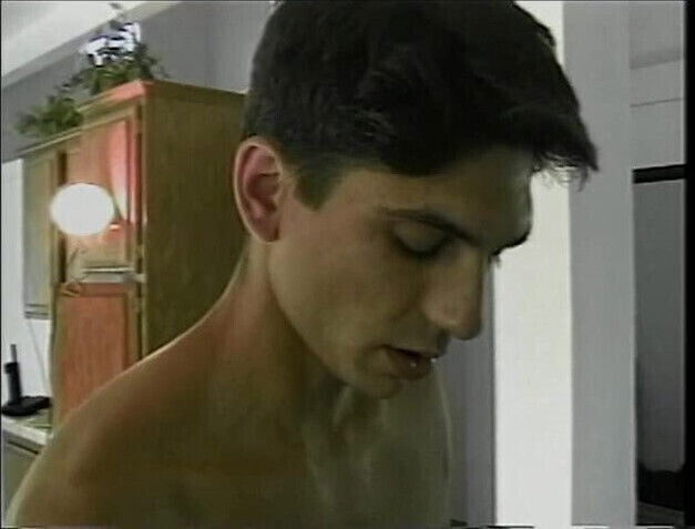 Brunette spreads legs deep tongue fuck from boyfriend sofa