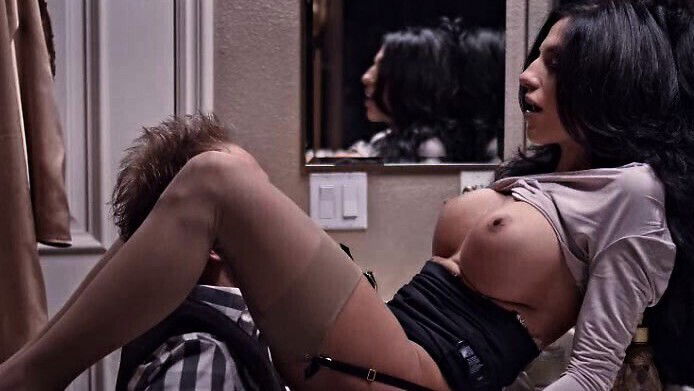 Busty brunette whore Jaclyn Taylor swallows warm