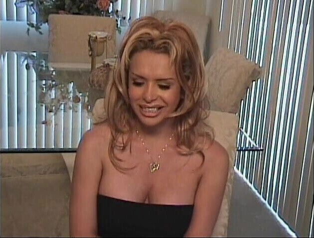 Blonde tranny gets her stiff cock sucked