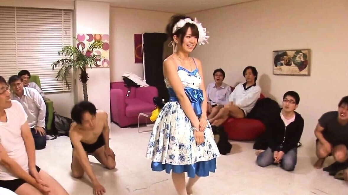 Glamour Mayu Nozomi enjoys facial