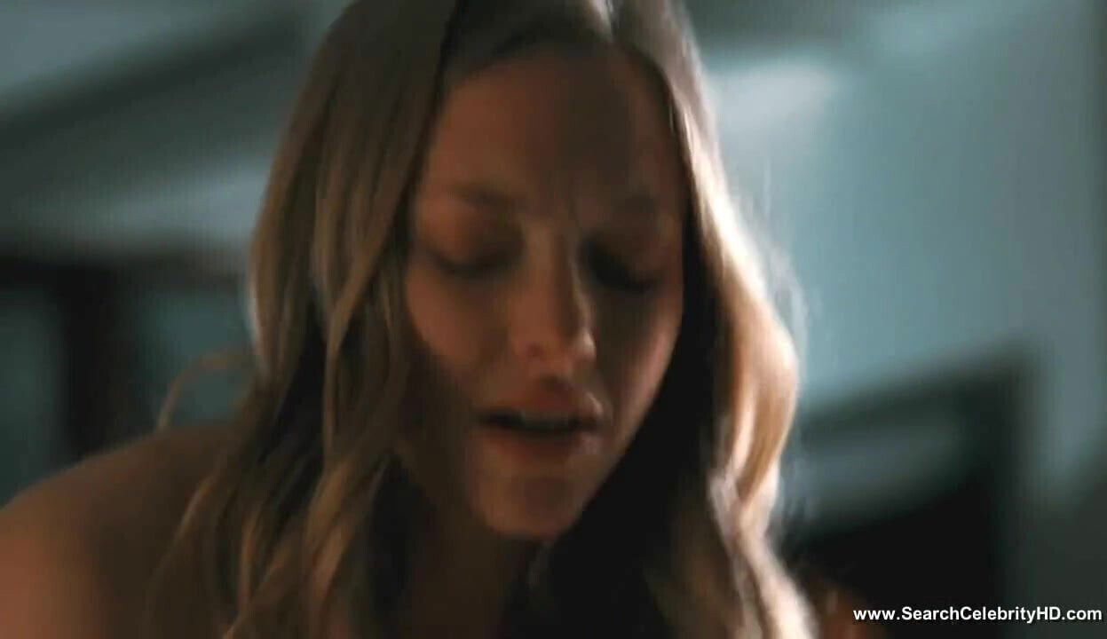 Amanda Seyfried nude scenes Chloe