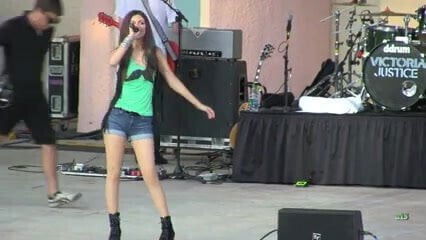 Victoria Justice- Take a hit