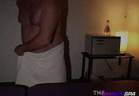 Masseuse sexytalks while doing handjob to customer