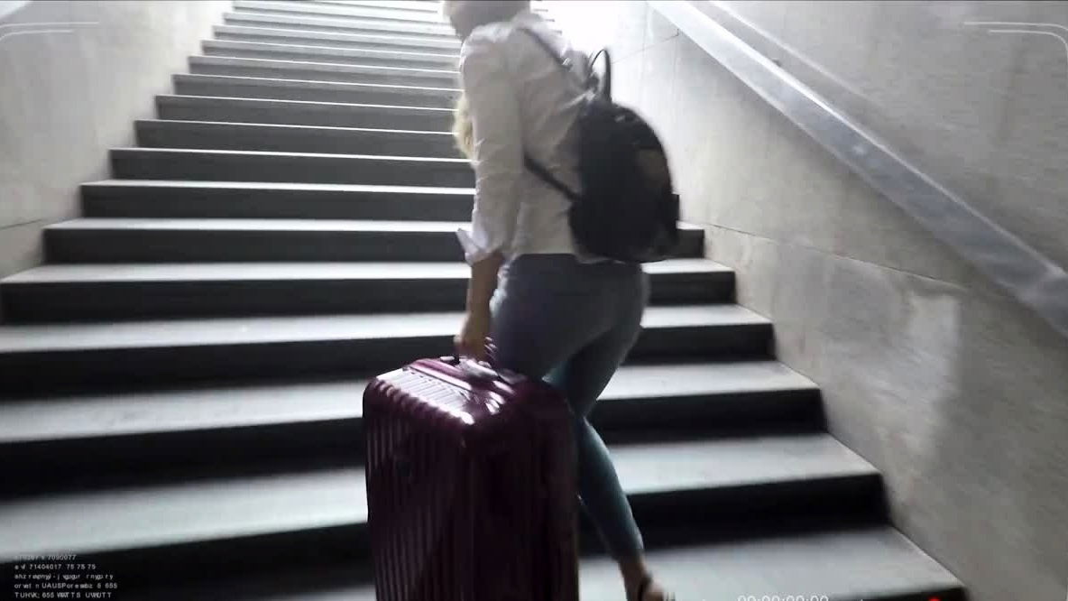 LETSDOEIT Beautiful Sofia Curly eats